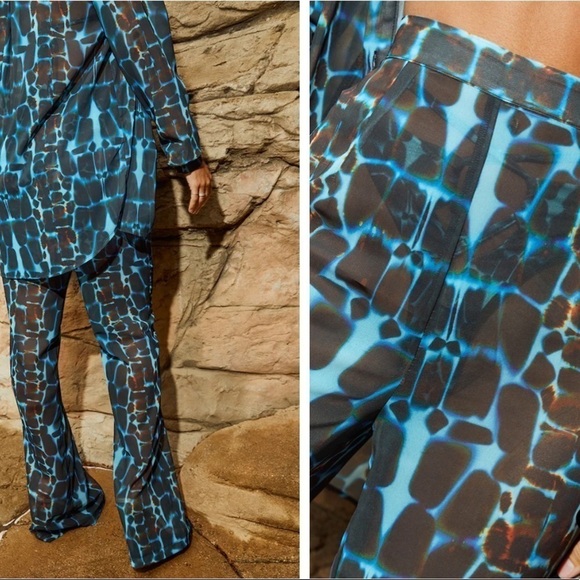 NWT pretty little thing blue abstract croc beach flares sz.2US - Picture 2 of 6